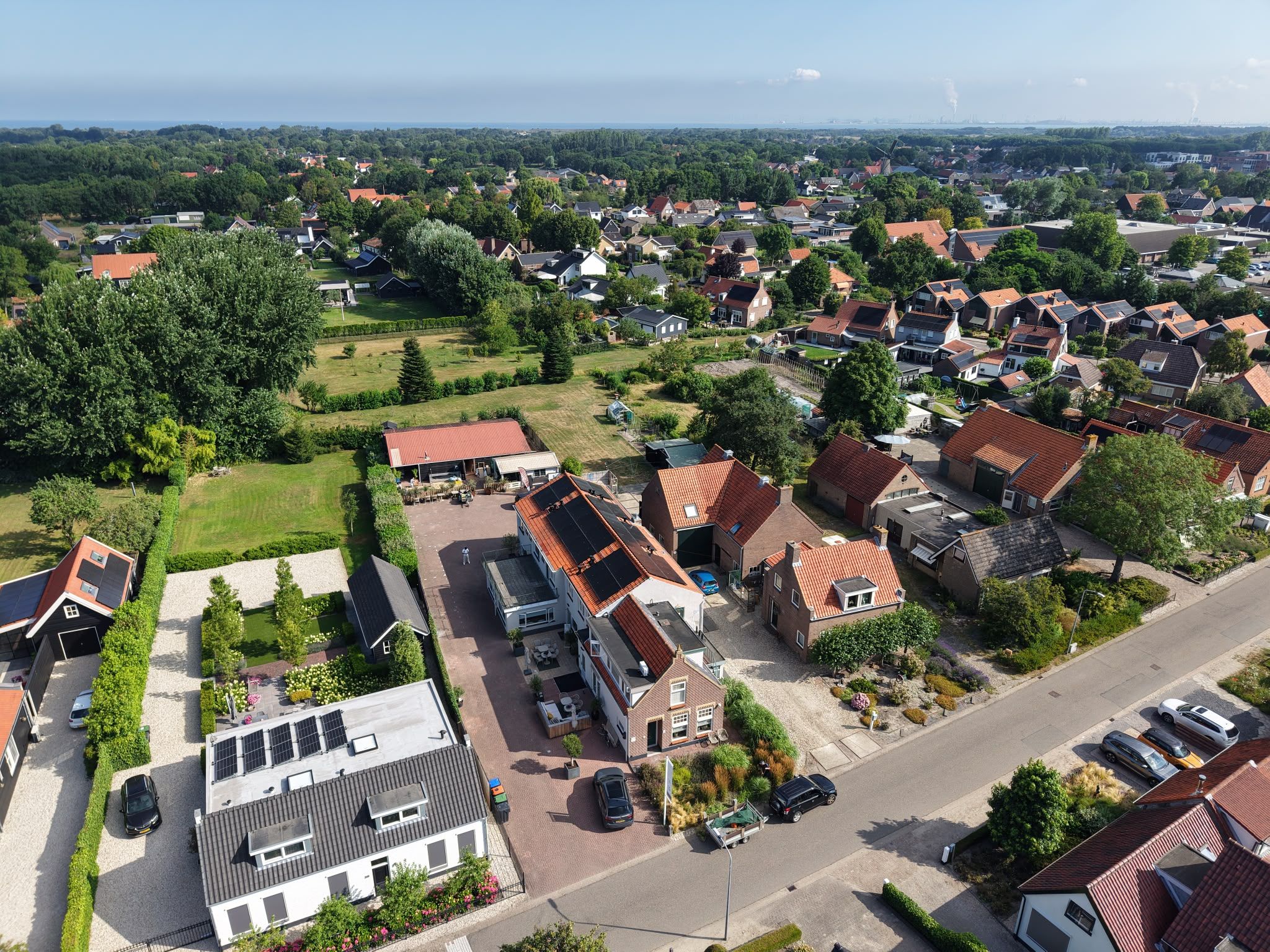 Breiter Sandstrand und Dünen in Ouddorp